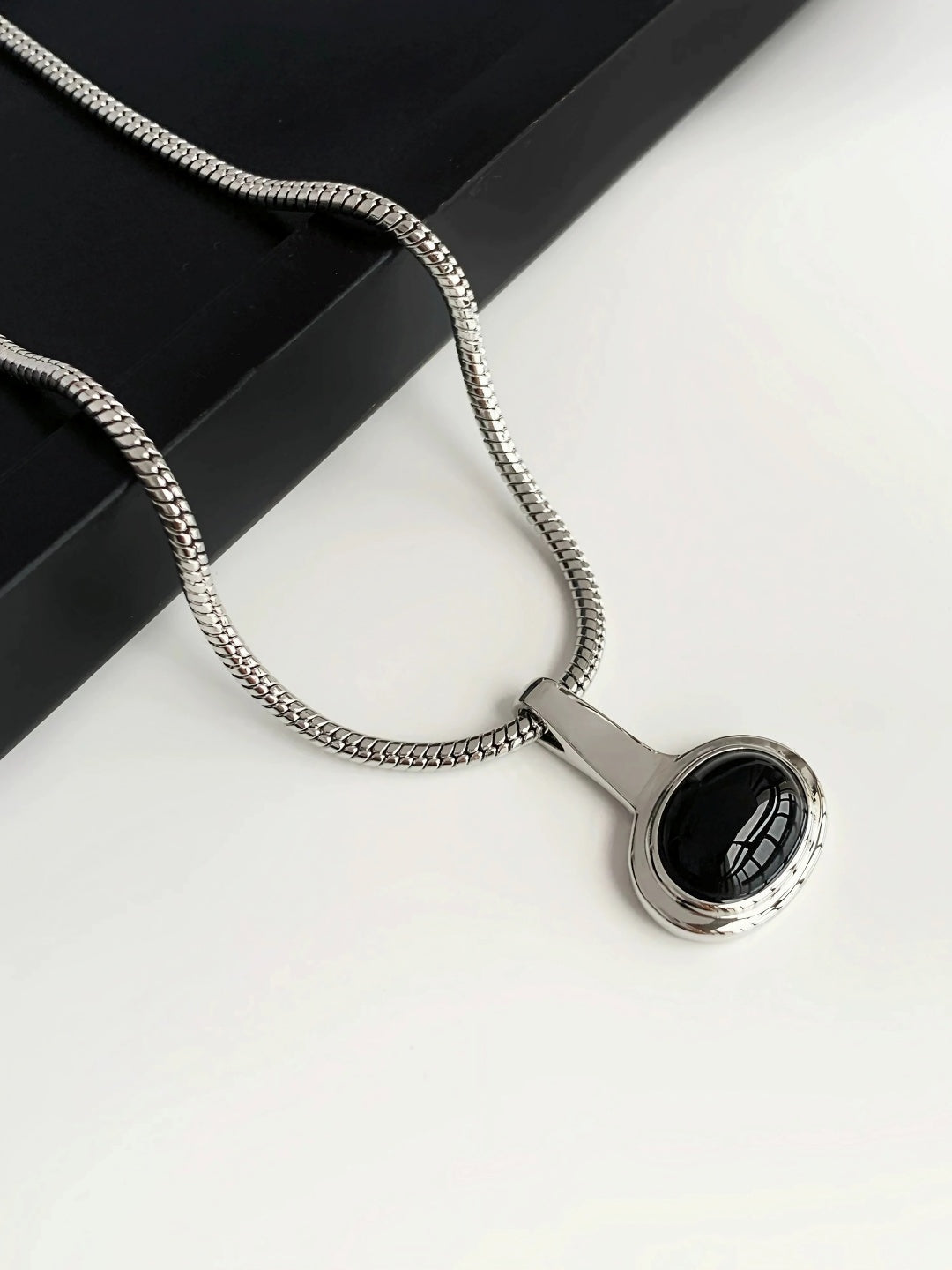 Minimalist Agate Pendant Necklace-Necklaces-SoulAdorne