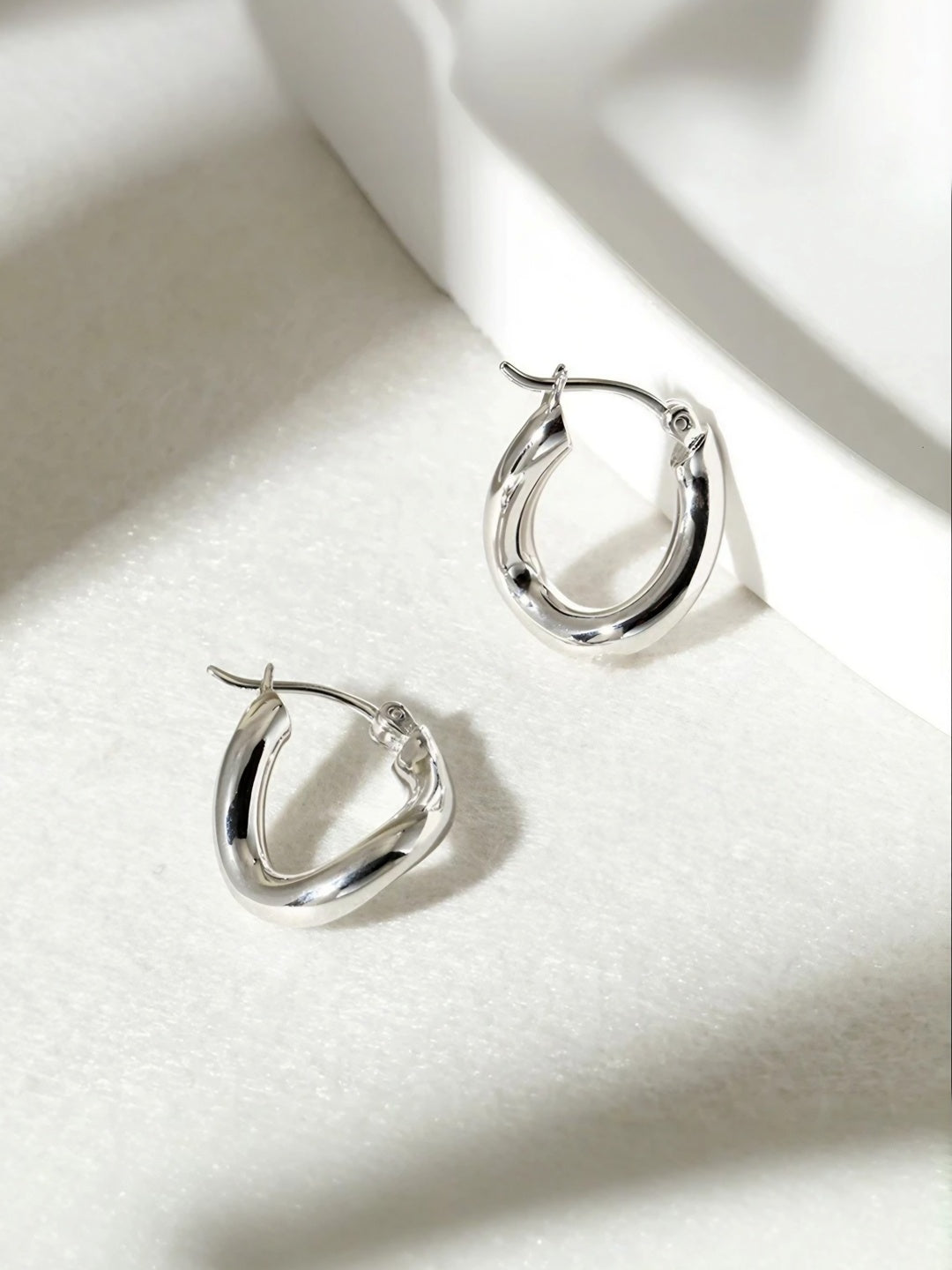 Geometric Edge Hoop Earrings-Earrings-SoulAdorne