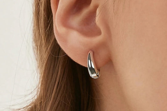 The Complete Guide to Hoop Earrings: Sizes, Styles & How to Wear Them