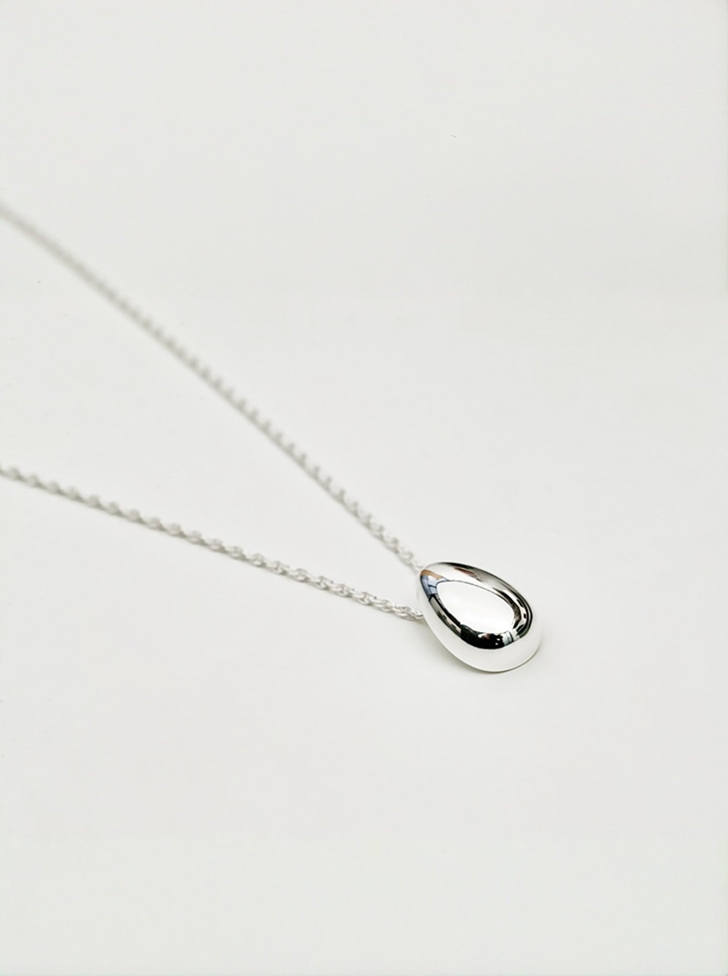 Polished Oval Pendant Necklace-Necklaces-SoulAdorne